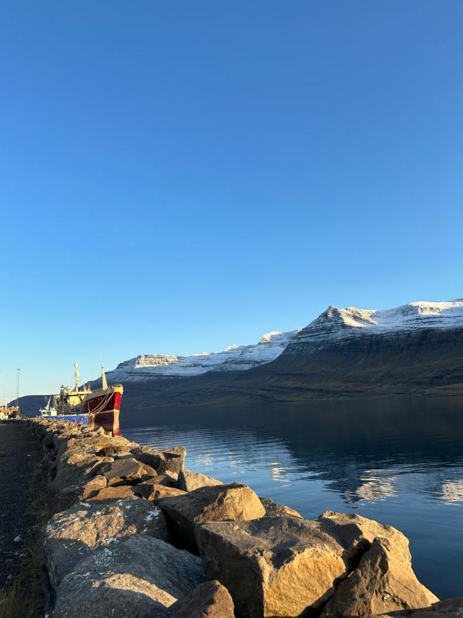 Taergesen Guesthouse Reydarfjordur 外观 照片